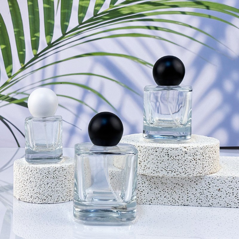Az Eau de Parfum készítése: Teljes, lépésről lépésre készített barkácsolási útmutató formulákkal