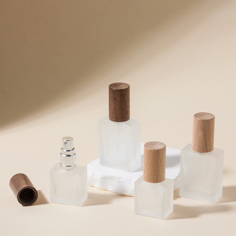 10 ml-es, 15 ml-es, négyzet alakú, négyszögletes üveg parfüm spray-palack fa fedéllel